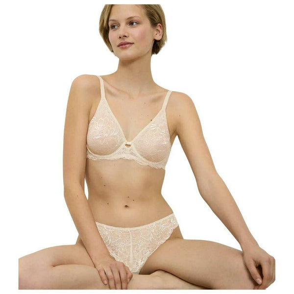 Triumph Cream Amourette Charm Wired Bra